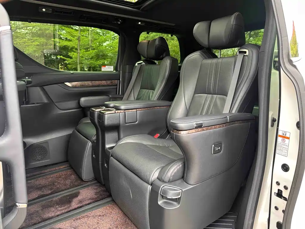 Toyota Alphard 2020 — фото 12