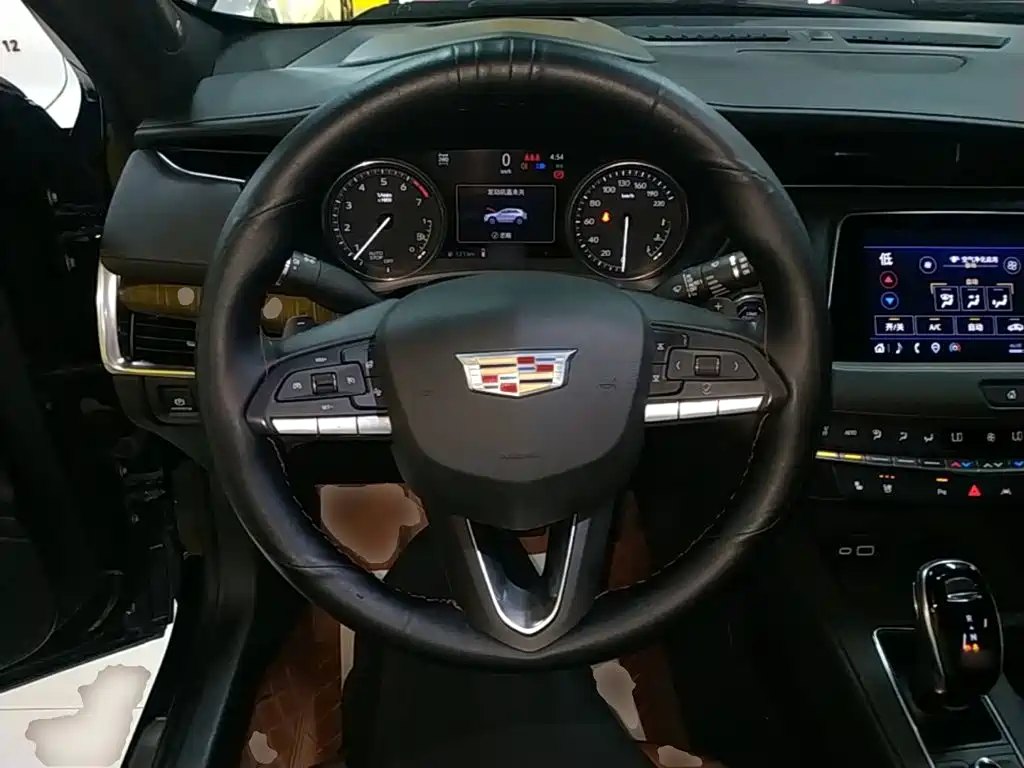 Cadillac XT4 2021 — фото 11