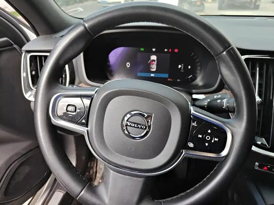 Volvo S60 2023 — фото 15