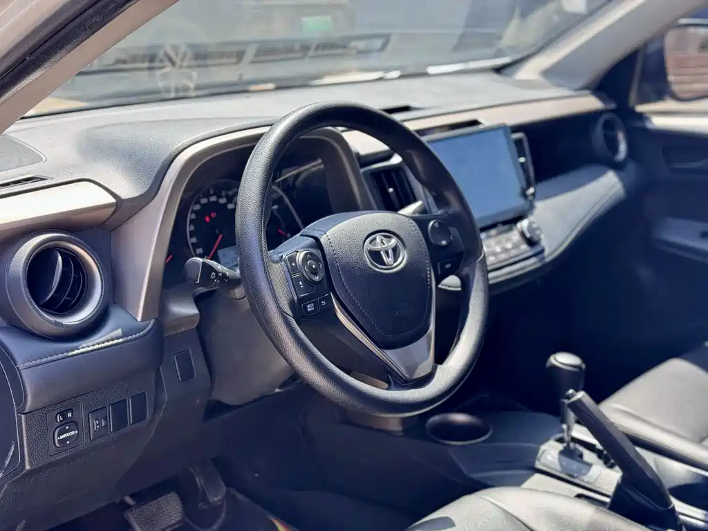 Toyota RAV4 2015 — фото 8