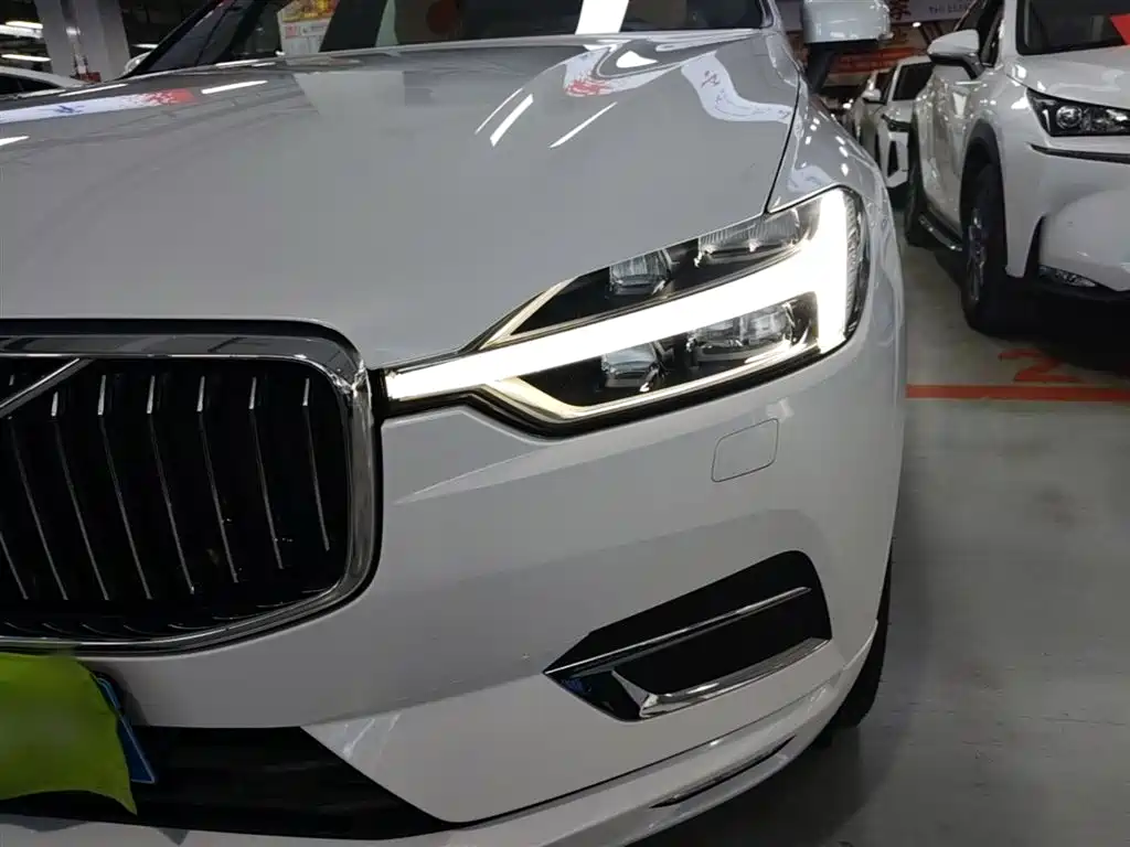 Volvo XC60 2018 — фото 24