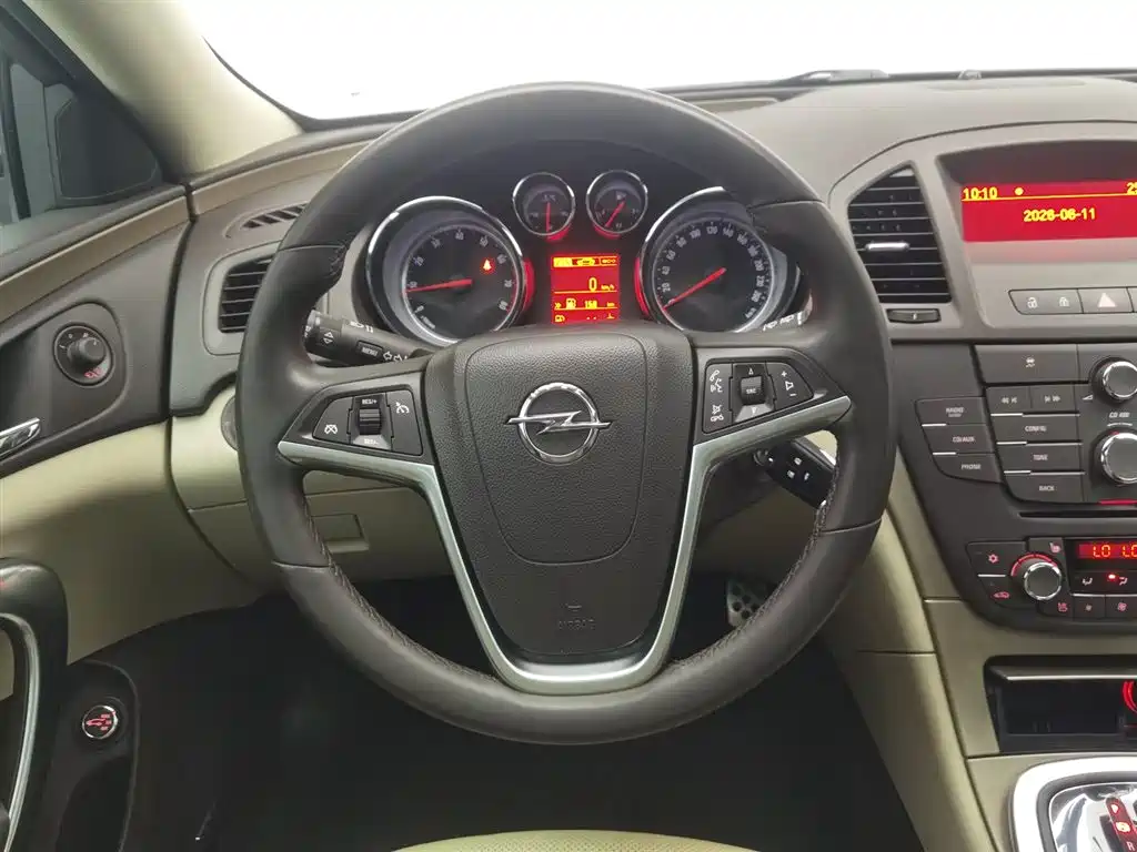 Opel Insignia 2014 — фото 11