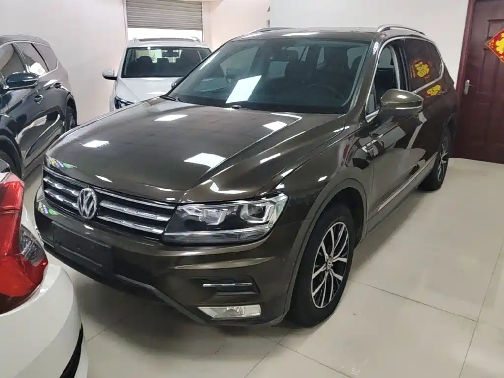 Volkswagen Tiguan L 2017 — фото 2