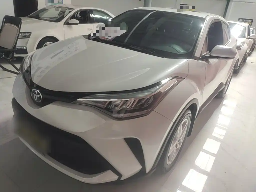 Toyota C-HR 2023 — фото 1