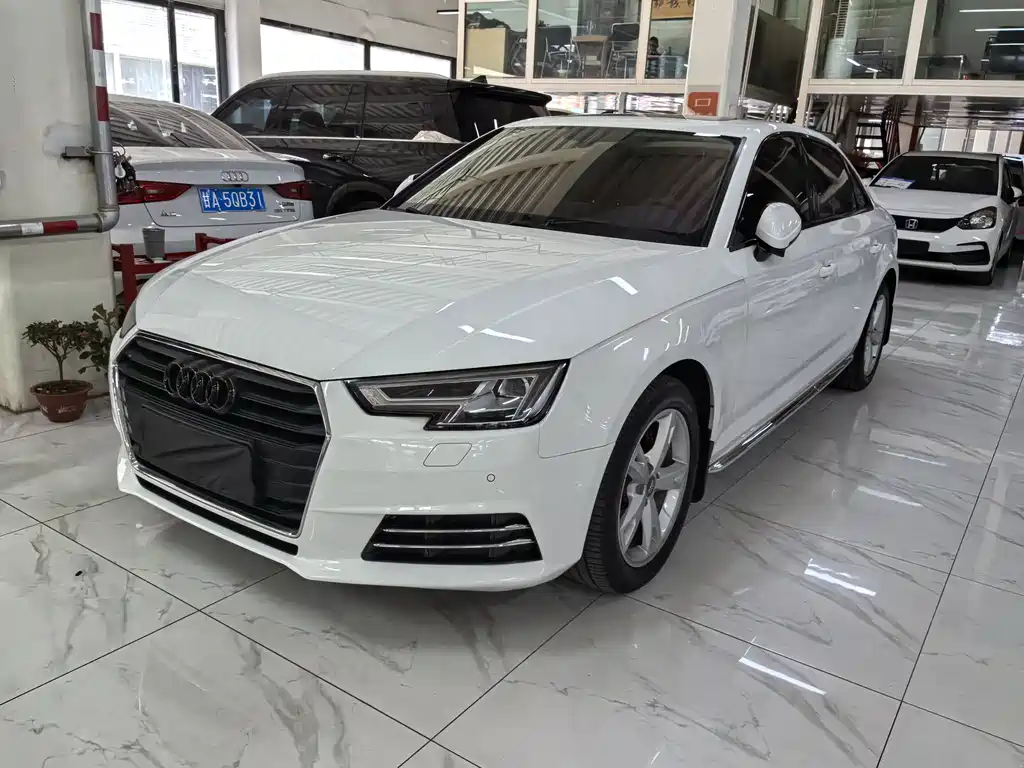 Audi A4L 2017 — фото 1