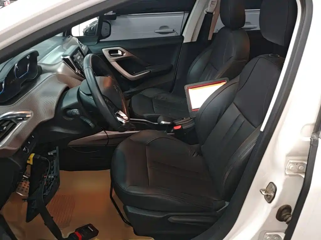 Peugeot 2008 2015 — фото 15