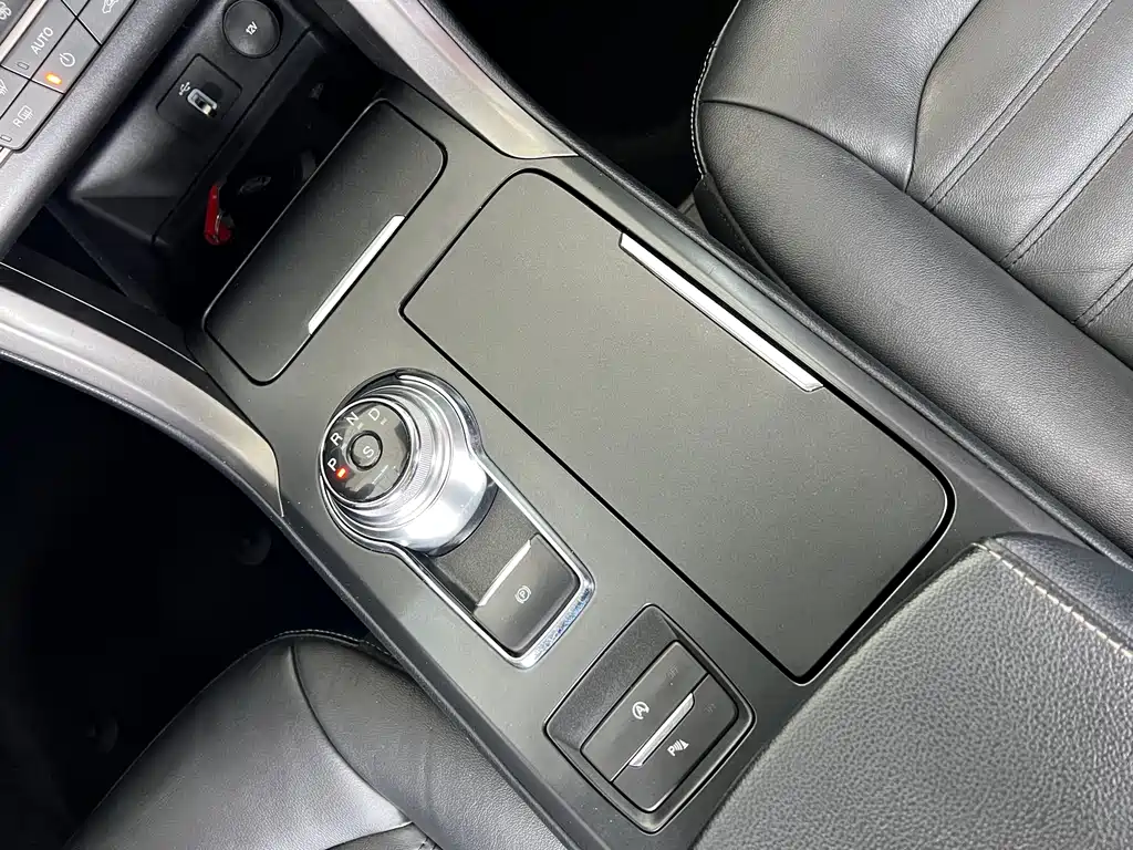 Ford Mondeo 2018 — фото 12