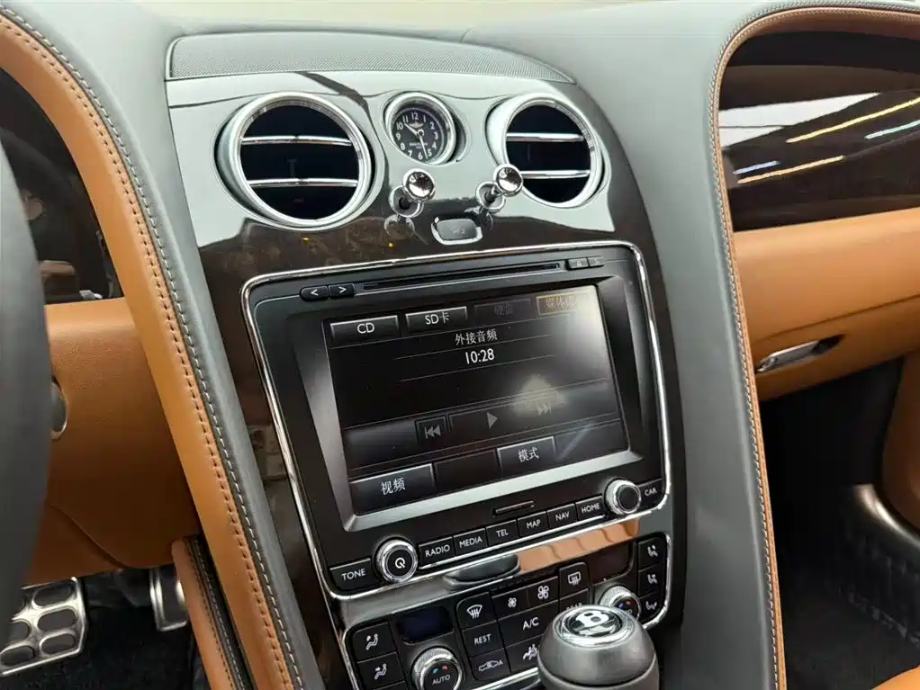 Bentley Flying Spur 2015 — фото 9