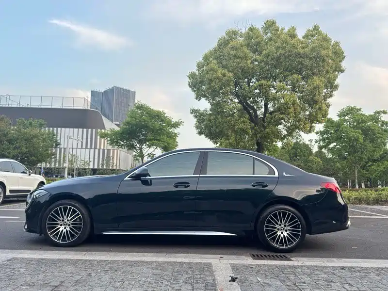 Mercedes-Benz C-Class 2023 — фото 3