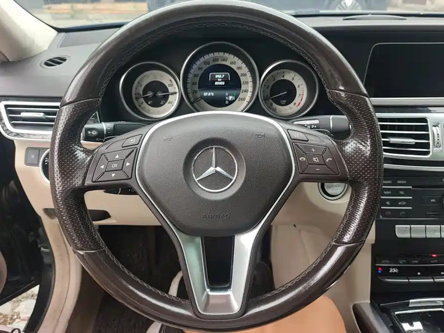 Mercedes-Benz E-Class 2015 — фото 15