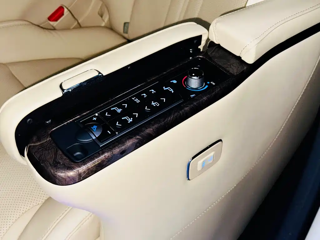 Toyota Alphard 2022 — фото 20