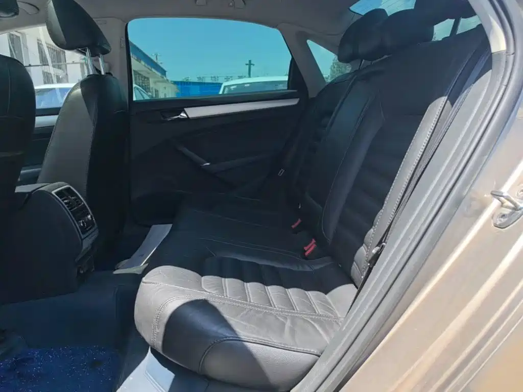 Volkswagen Passat 2015 — фото 17
