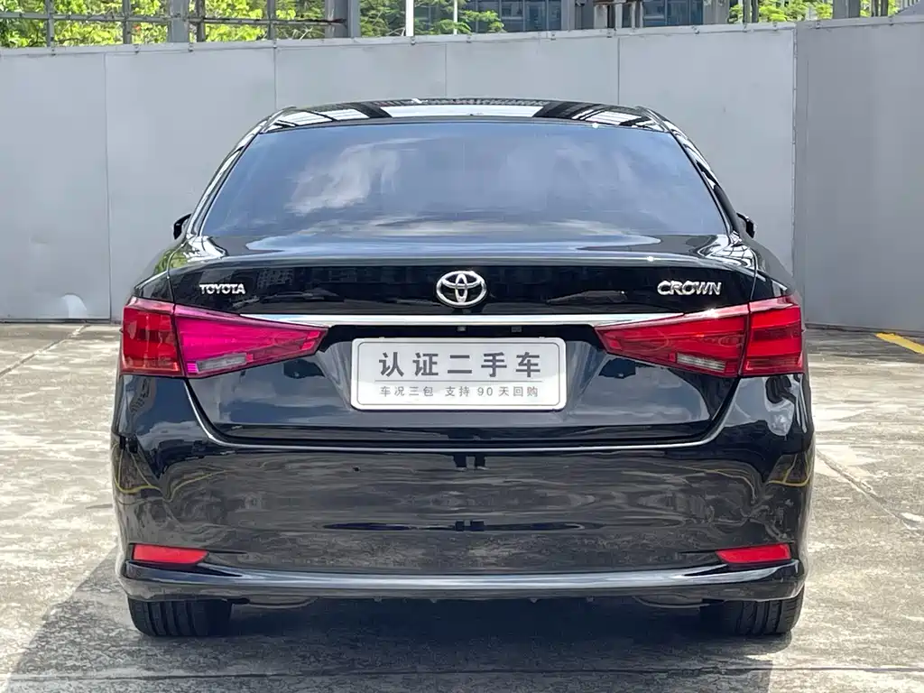 Toyota Crown 2017 — фото 10