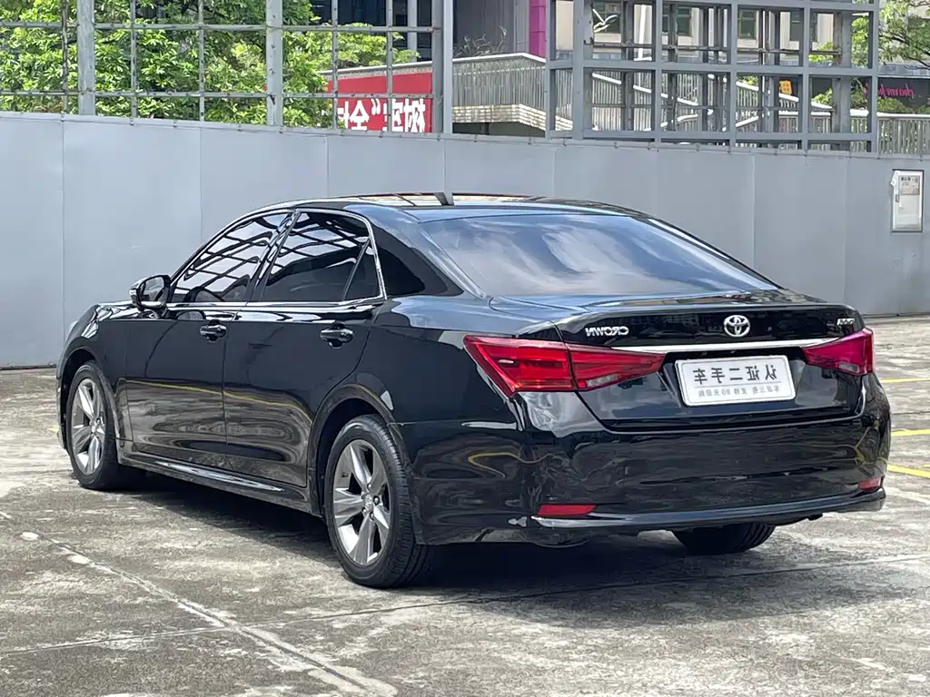 Toyota Crown 2017 — фото 11