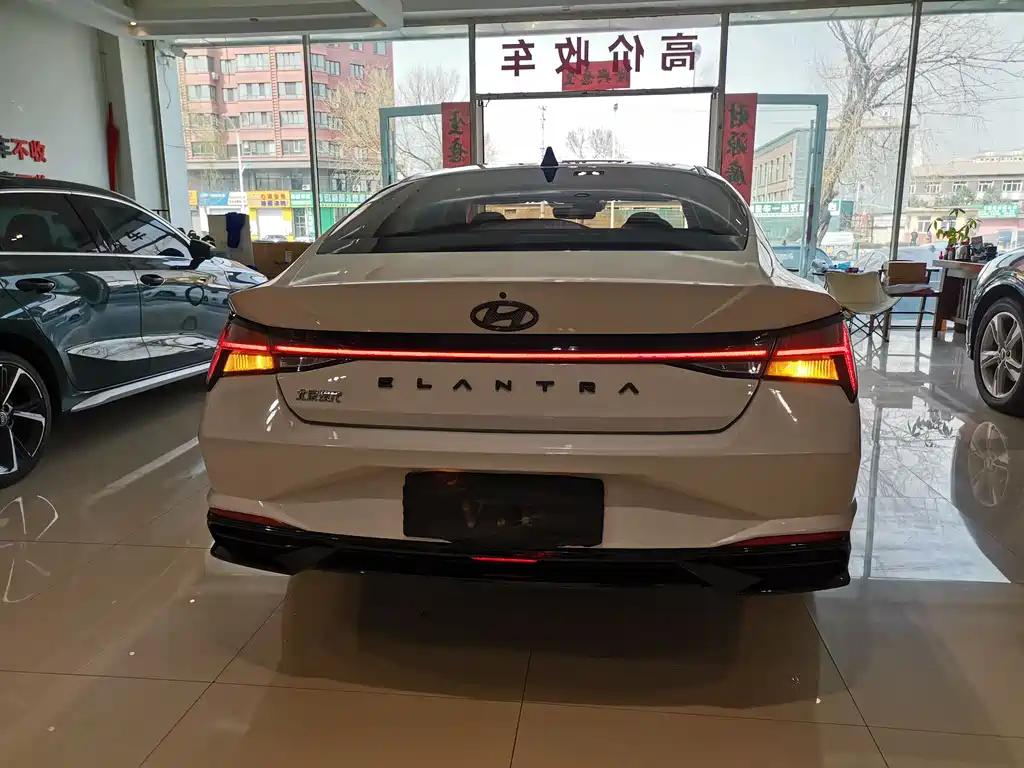 Hyundai Elantra 2022 — фото 22
