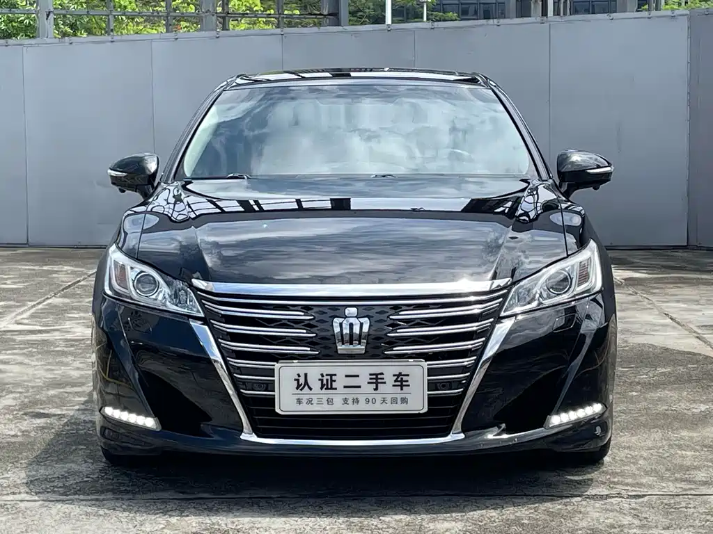 Toyota Crown 2017 — фото 2