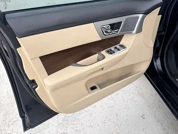 Jaguar XF 2015