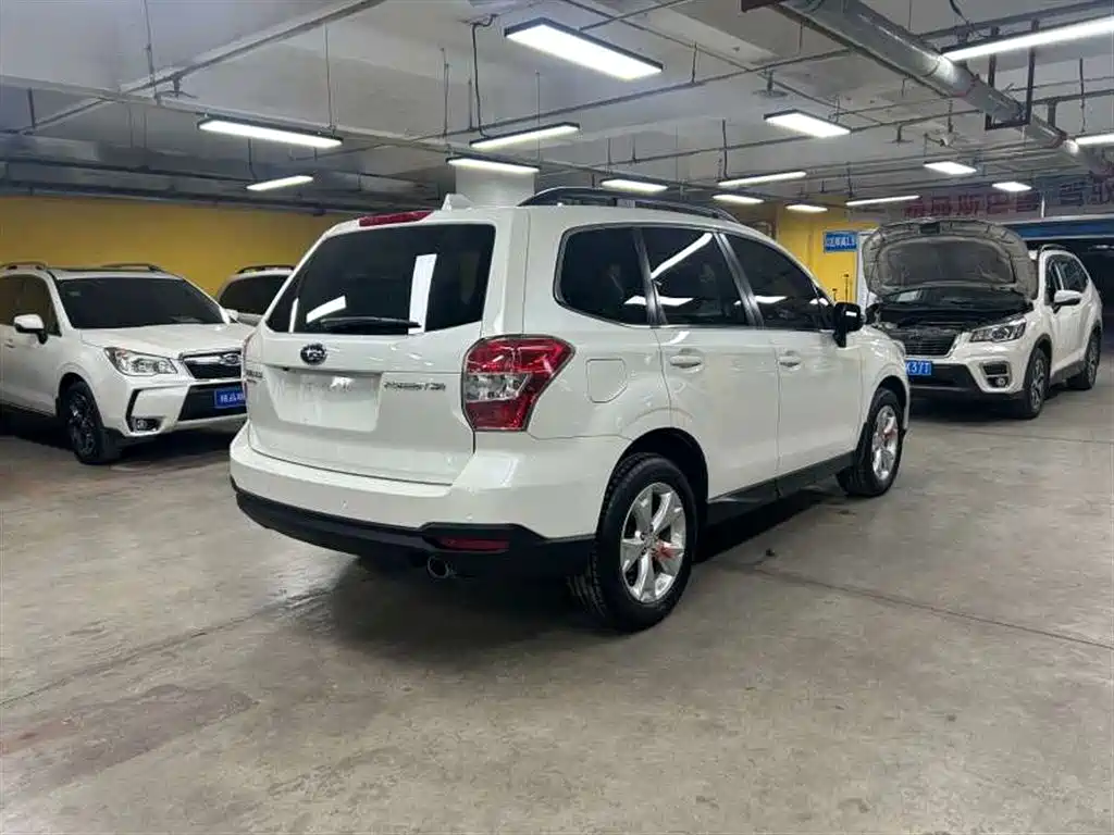 Subaru Forester 2015 — фото 8