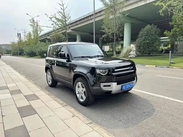 Land Rover Defender 2023