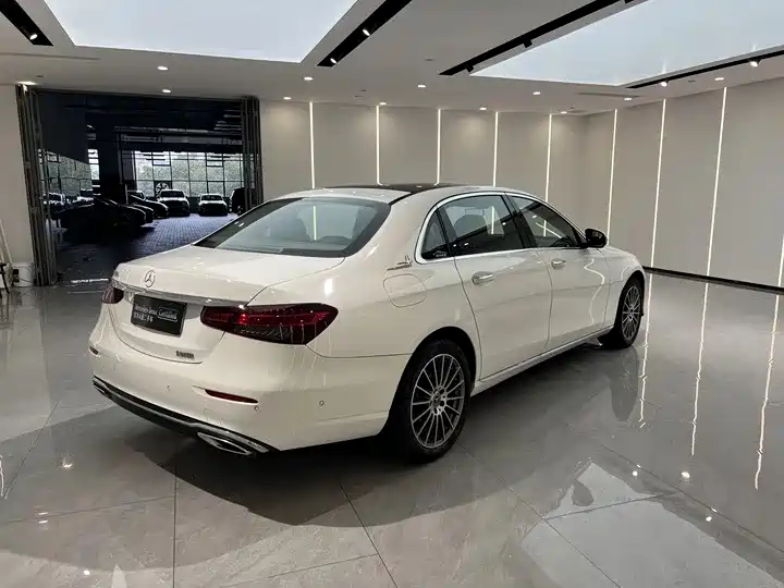 Mercedes-Benz E-Class 2023 — фото 15