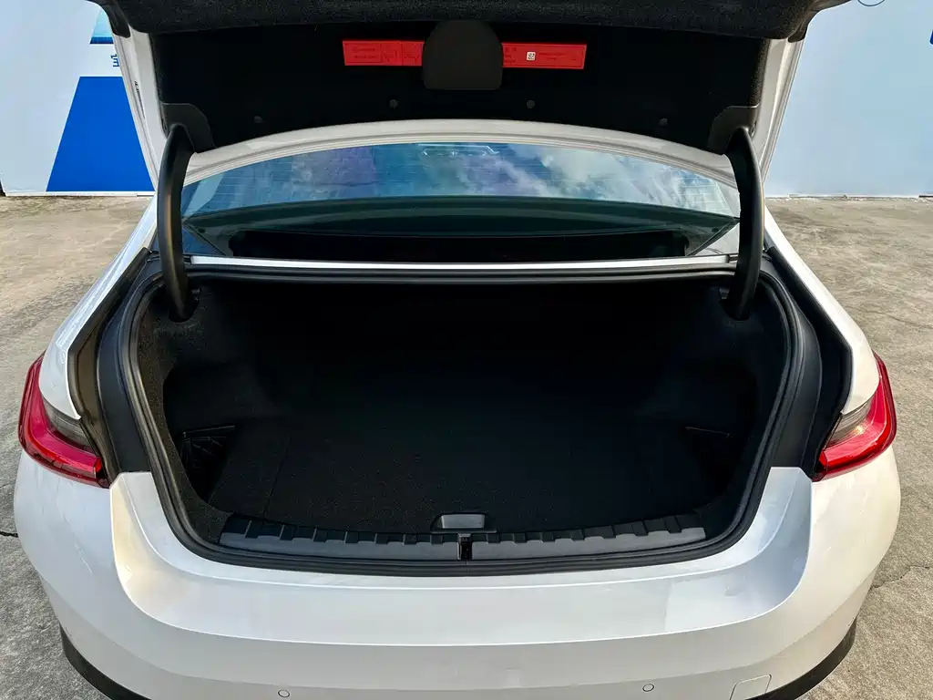 BMW i3 2025 — фото 10