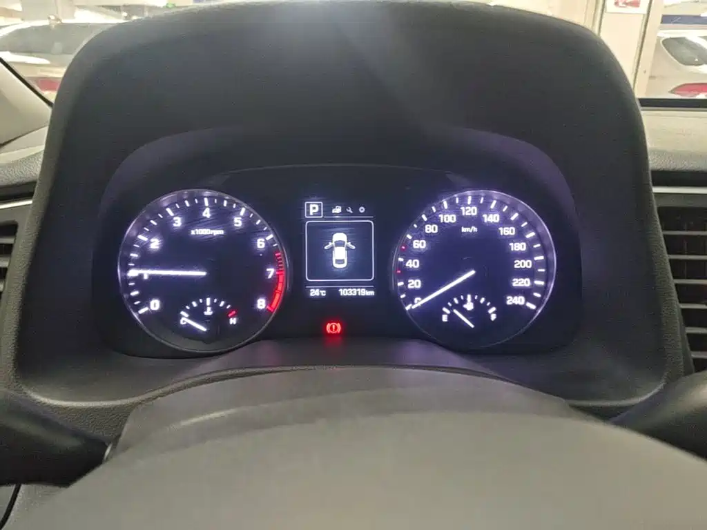 Hyundai Elantra 2018 — фото 12