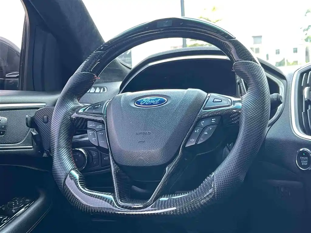 Ford Edge 2017 — фото 33