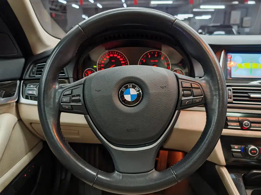 BMW 5 Series 2015 — фото 31