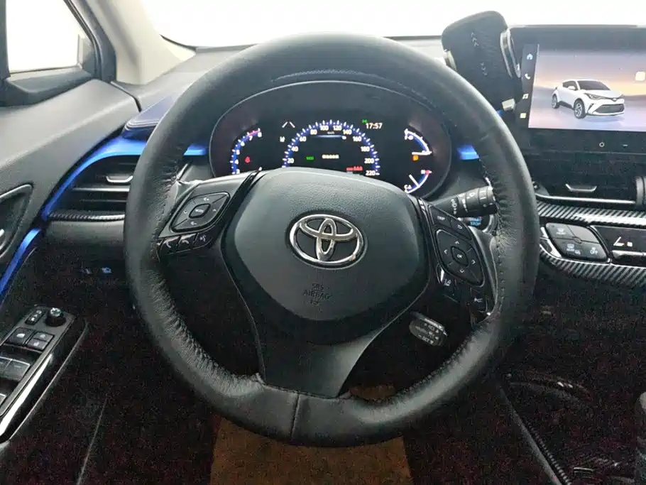 Toyota C-HR 2024 — фото 15