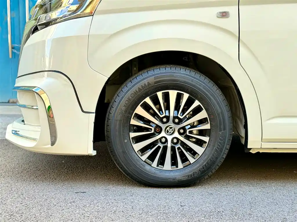Toyota Hiace 2025 — фото 35