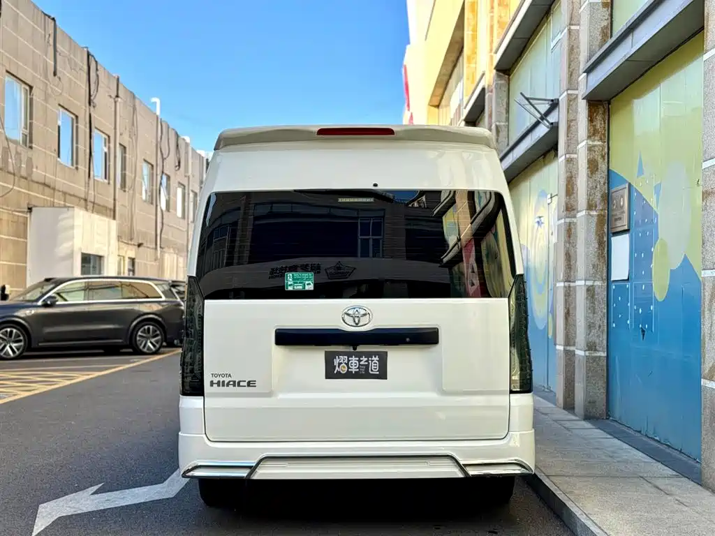 Toyota Hiace 2025 — фото 4
