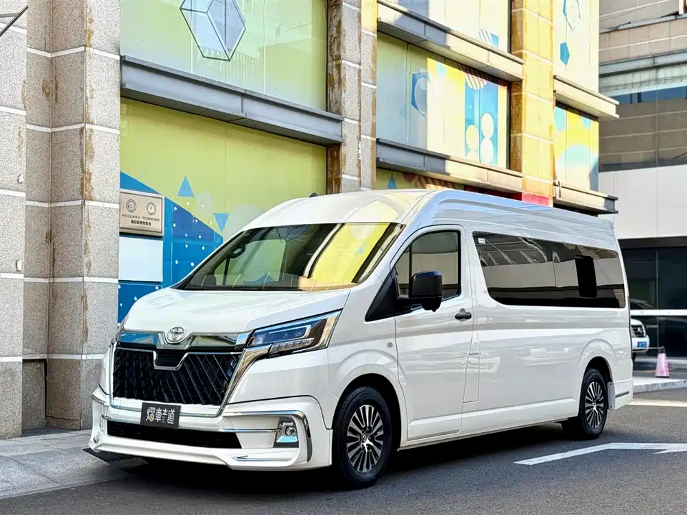 Toyota Hiace 2025 — фото 1
