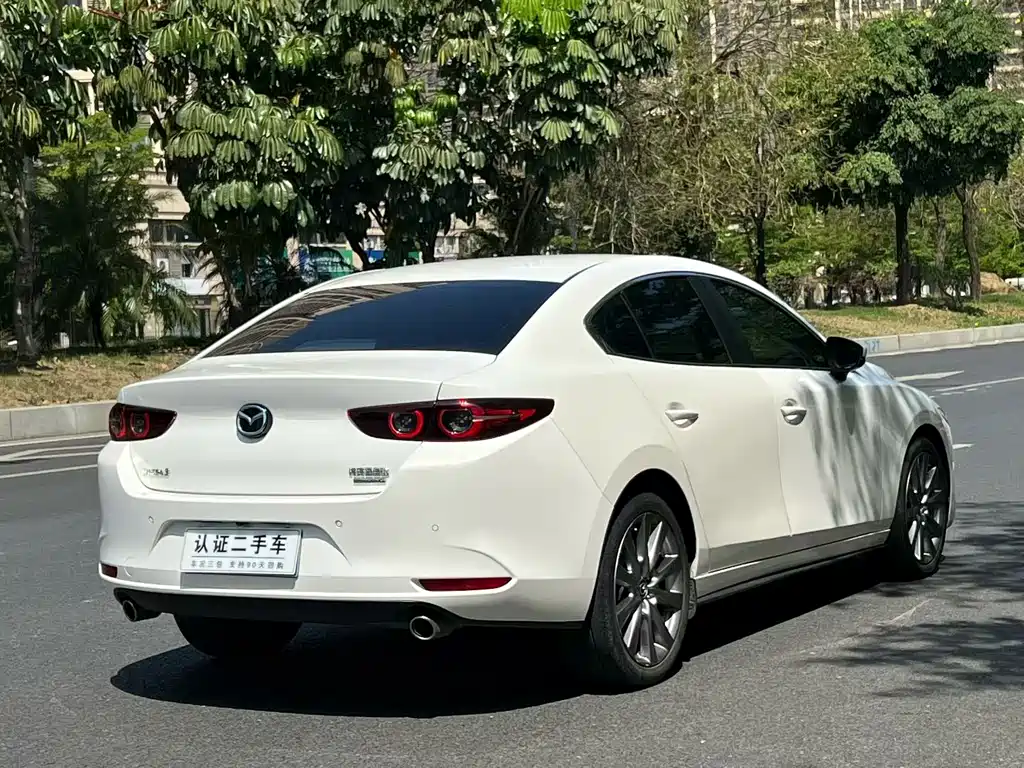Mazda 3 Axela 2023 — фото 7