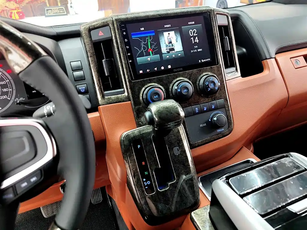 Toyota Hiace 2025 — фото 14