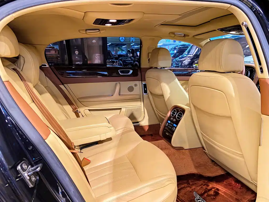 Bentley Flying Spur 2010 — фото 22