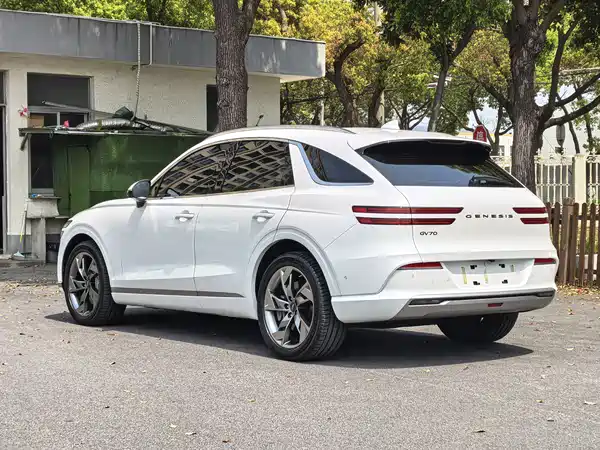 Genesis GV70 2023