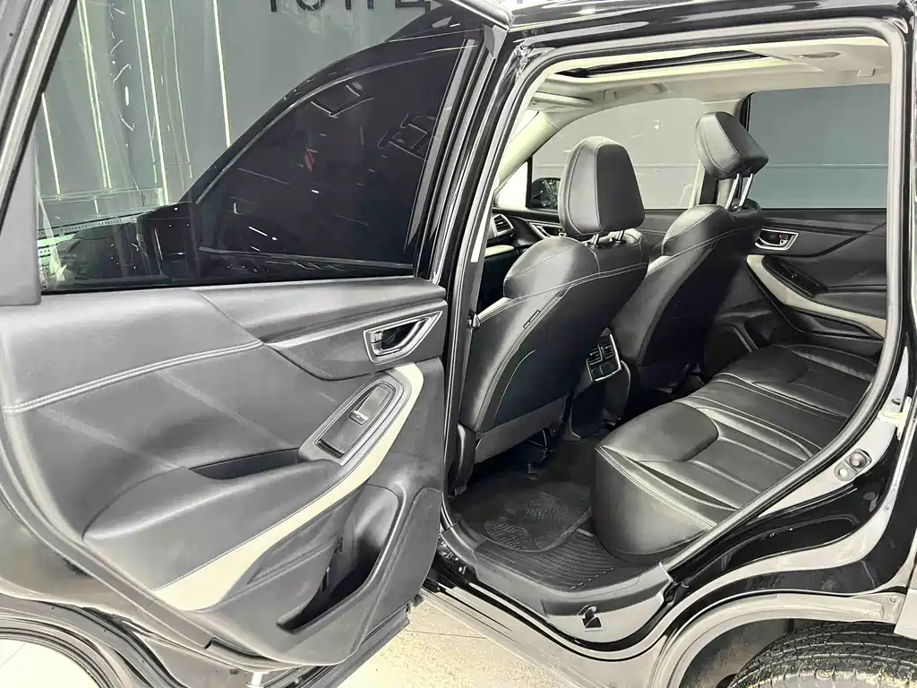 Subaru Forester 2022 — фото 12