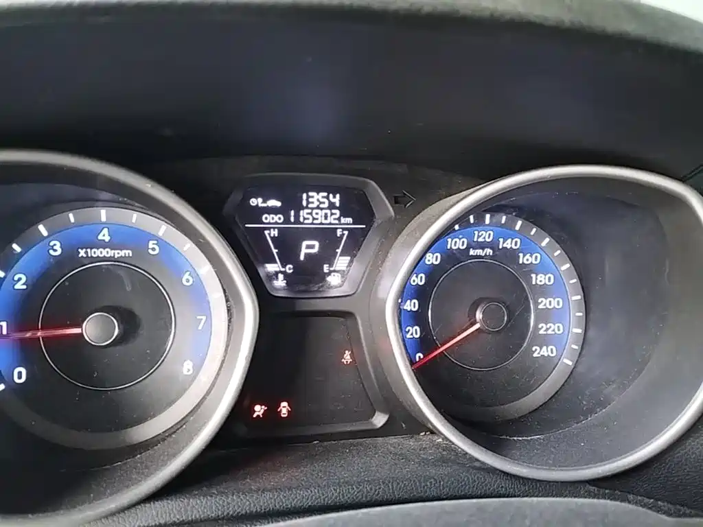 Hyundai Elantra Langdong 2017 — фото 12