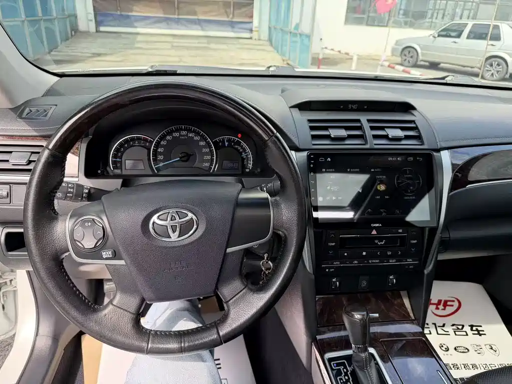 Toyota Camry 2017 — фото 13