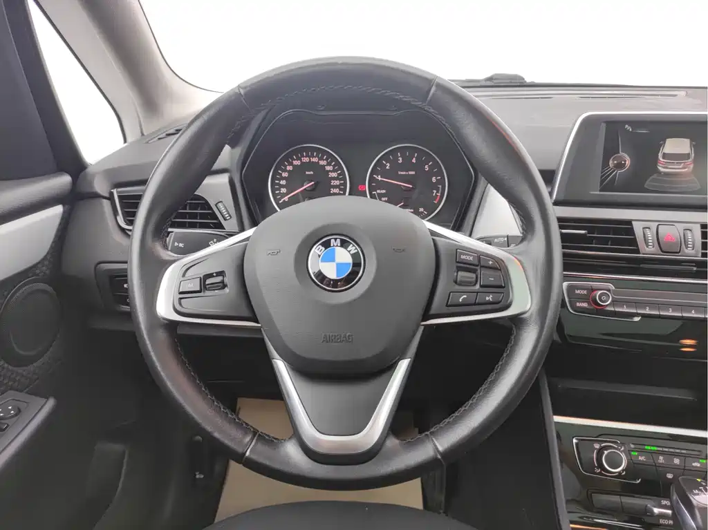 BMW 2 Series Station Wagon 2017 — фото 12