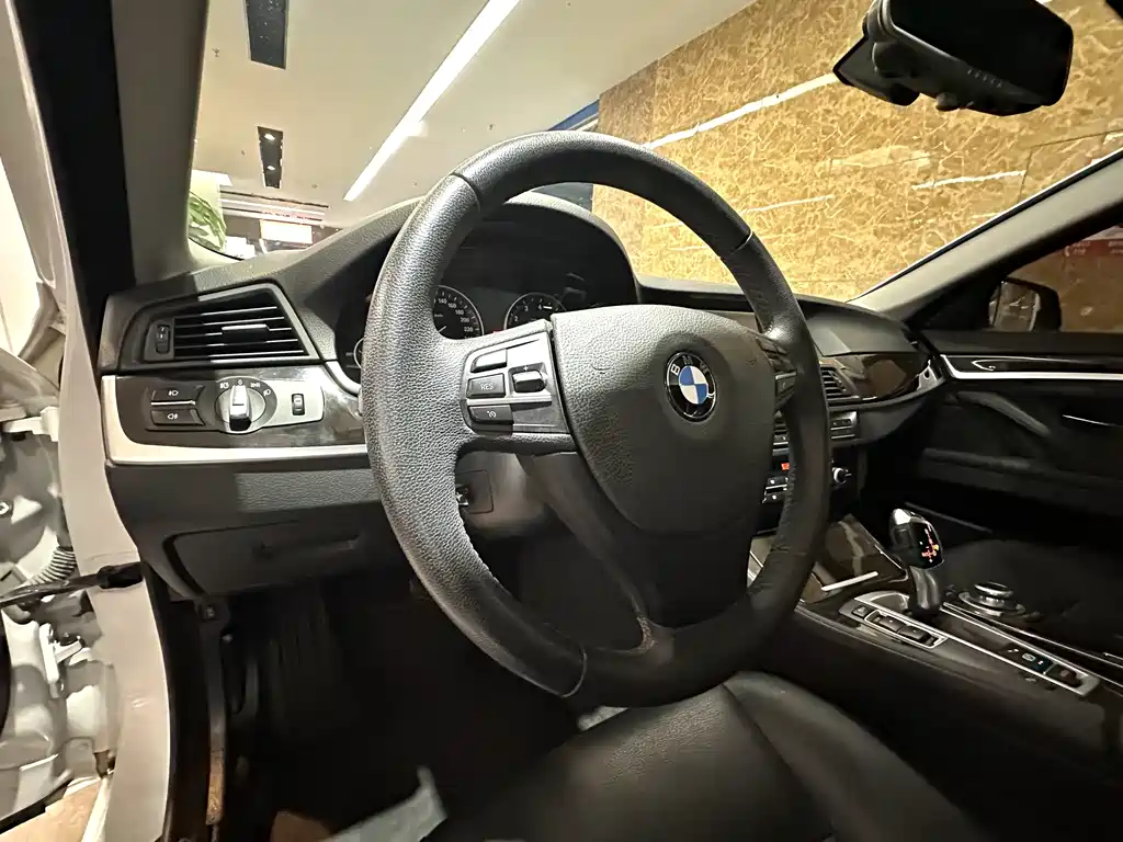 BMW 5 Series 2014 — фото 17