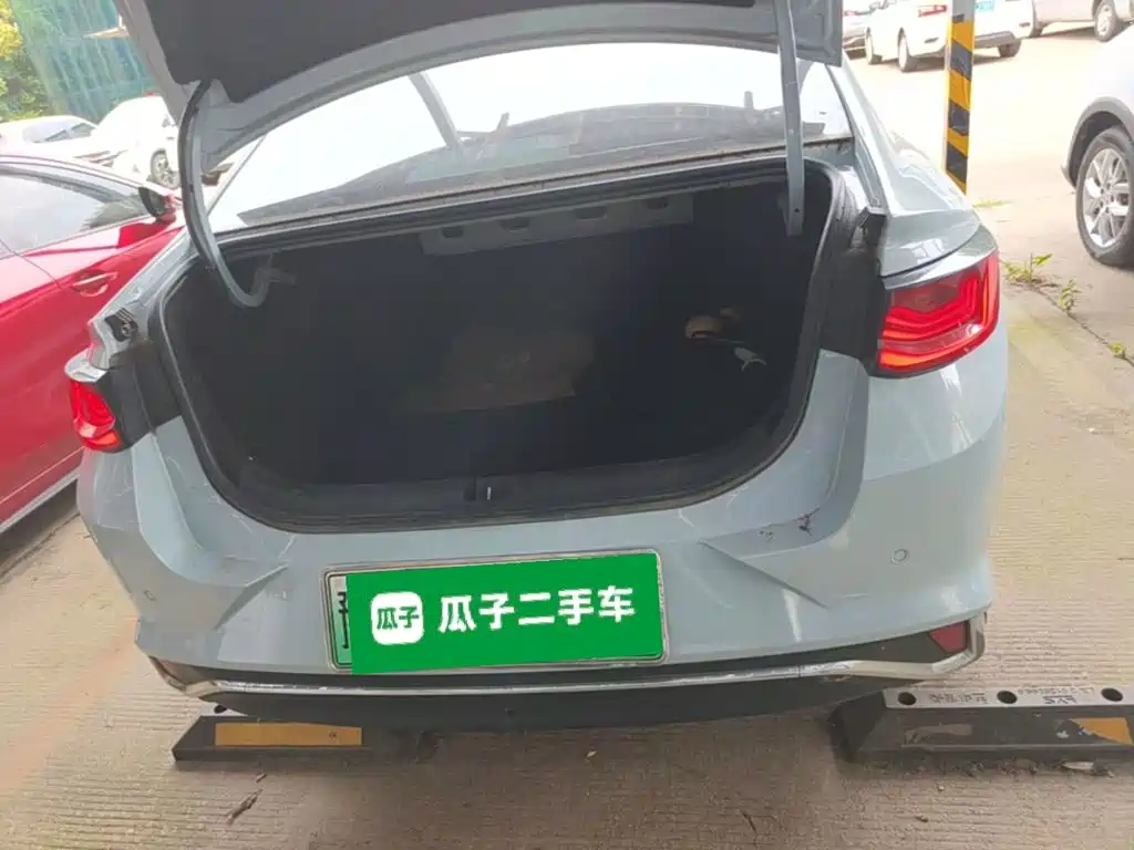 Geely L HiP 2023 — фото 19