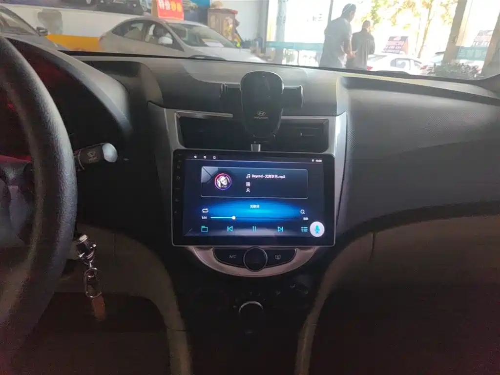 Hyundai Verna 2015 — фото 13