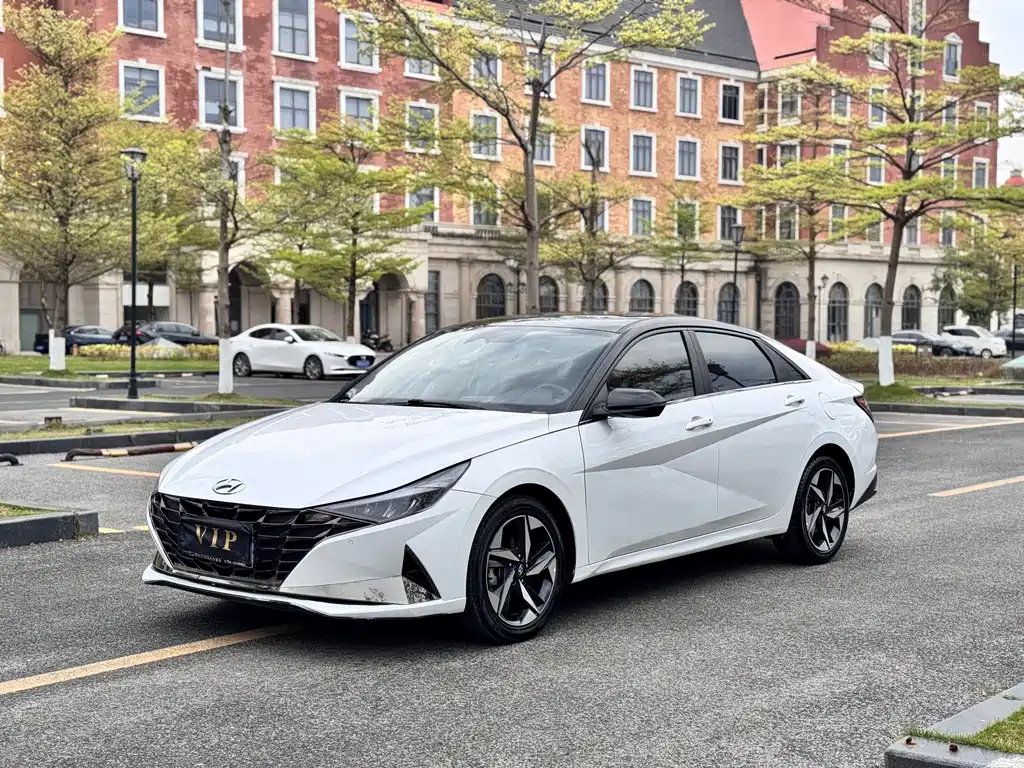 Hyundai Elantra 2023 — фото 1