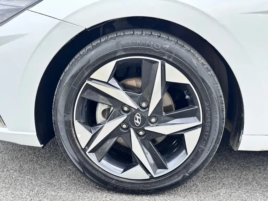 Hyundai Elantra 2023 — фото 25