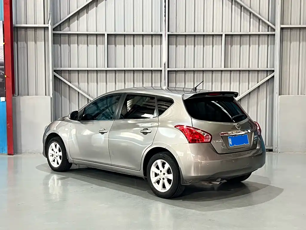 Nissan Tiida 2015 — фото 9