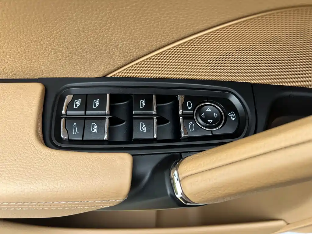 Porsche Cayenne 2016 — фото 20