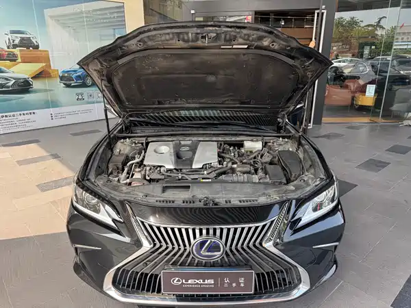 Lexus ES 2020