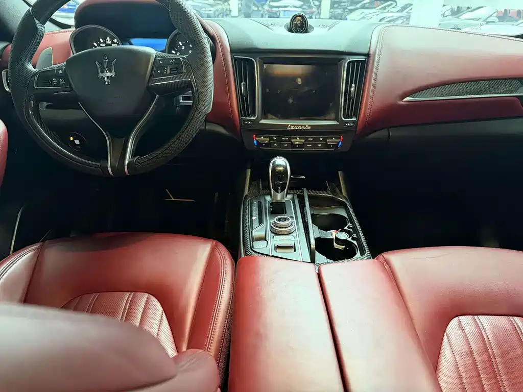 Maserati Levante 2017 — фото 10