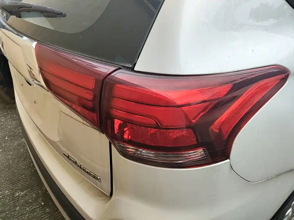 Mitsubishi Outlander 2016 — фото 8